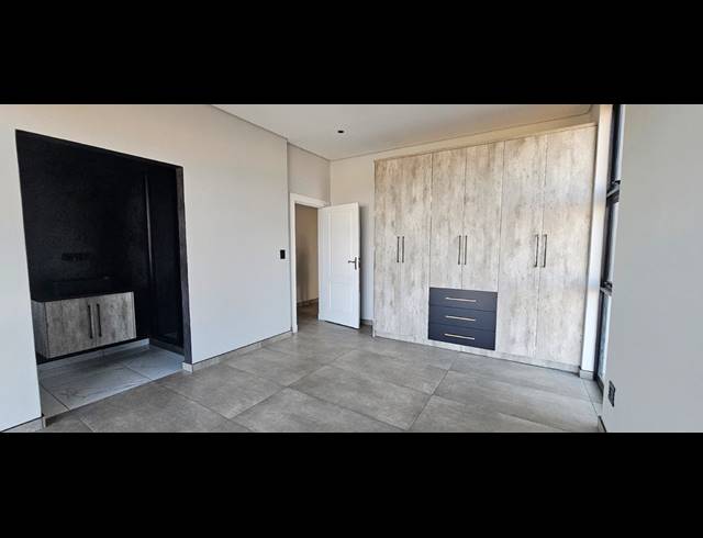 3 BEDROOM FREESTANDING FOR SALE IN CASHAN